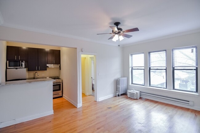 Building Photo - 4636 N Paulina St Unit J08P