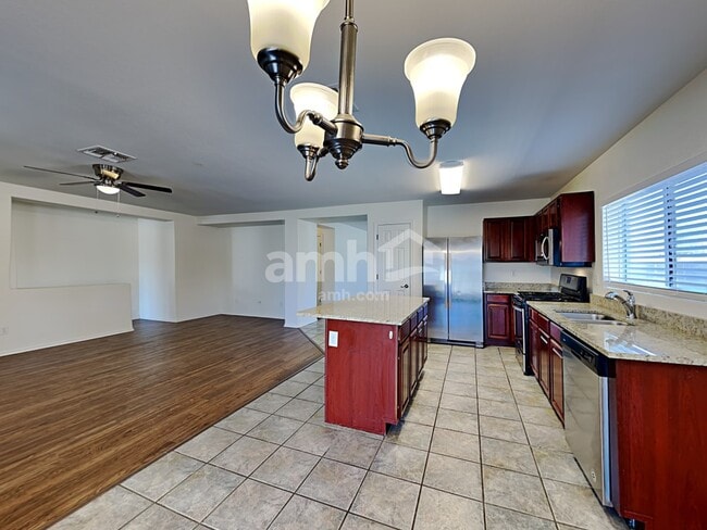 Photo - 83 E Mountain Alder St