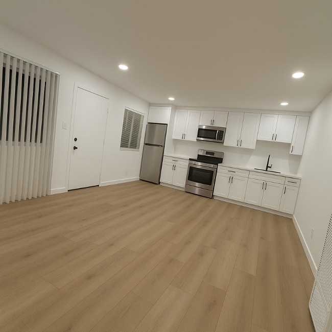 Building Photo - 331 W Windsor Rd Rental