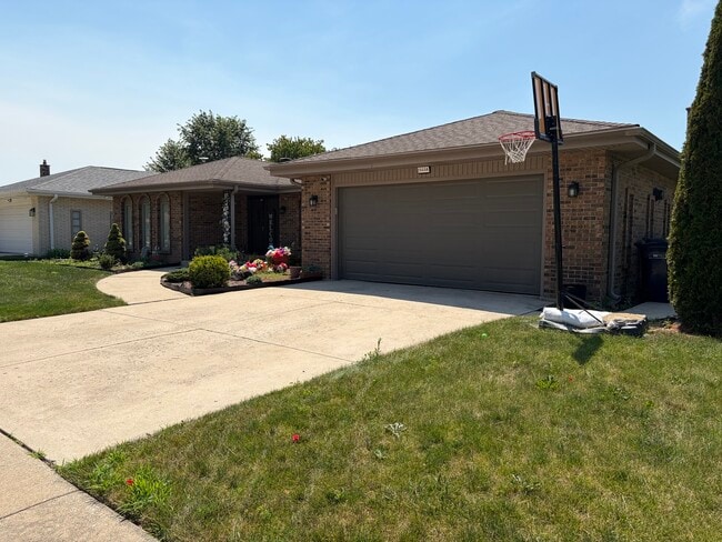 15558 Larkspur Ln