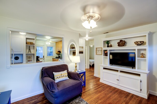 Photo - 620 Penguin St