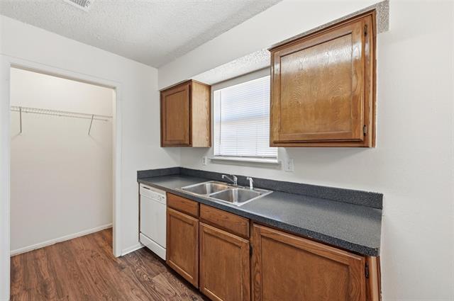 Photo - 504 Kings Way Dr