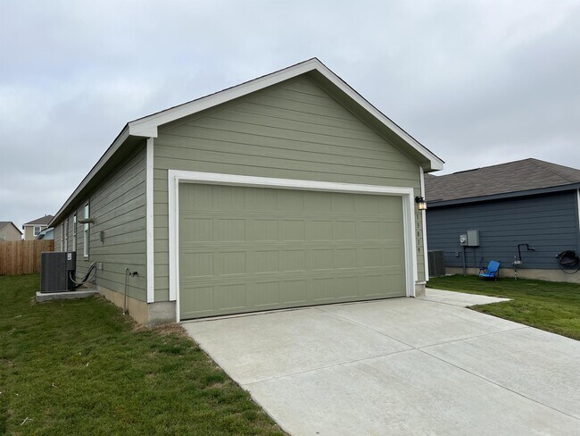 Photo - 13819 Llama Pl