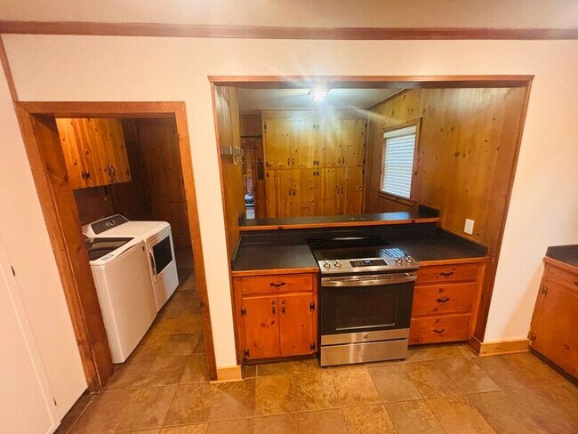 Photo - 305 Dooley Rd