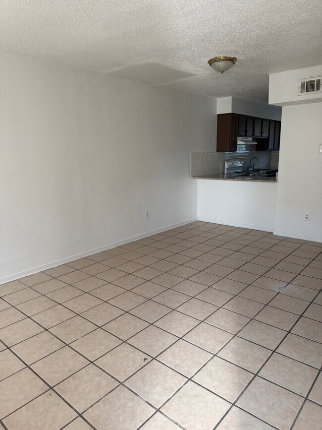 4870 Alsace St Unidad C
