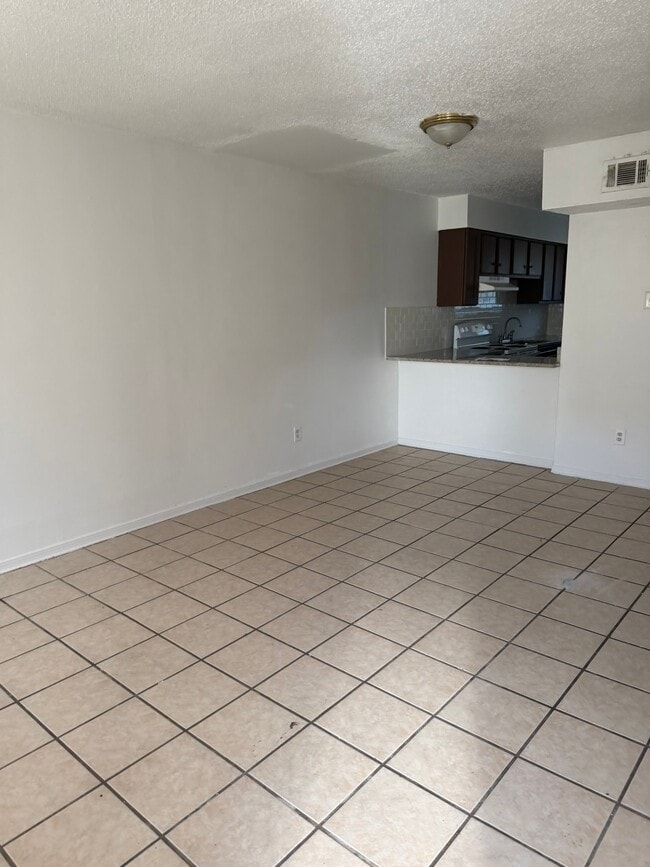 Photo - 4870 Alsace St Unidad C