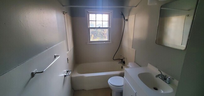 Photo - 1705 Douglas St Unit B