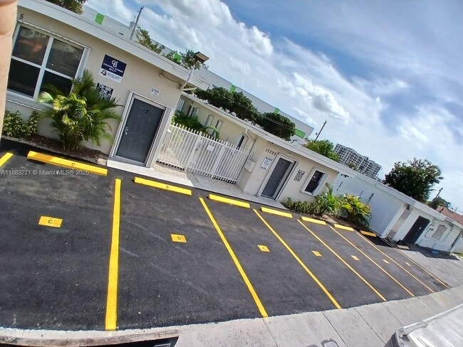 Building Photo - 17325 Homestead Ave Unit 4