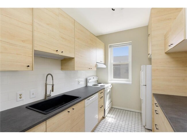 Photo - 2421 Emerson Ave S Unit 107