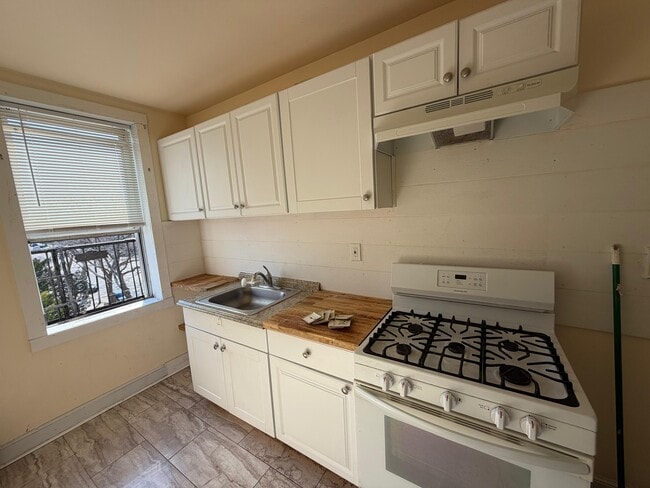 Building Photo - 898 Kennedy Blvd