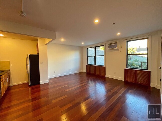 Gorgeous stabilized 1 bedroom with private balancony and in unit washer/dryer
