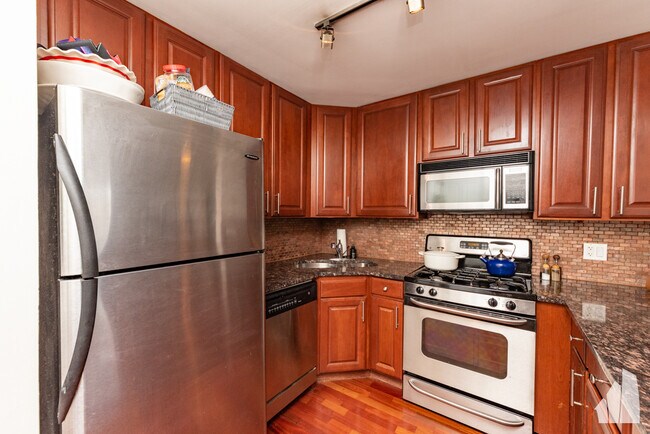 Photo - 3900 N Pine Grove Ave Unit 802