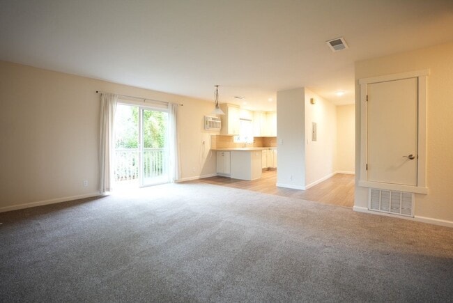 Photo - Laurel, 1130-1136 * Unit 1132