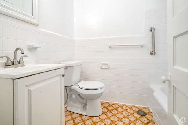 Studio - 258SF - Bathroom