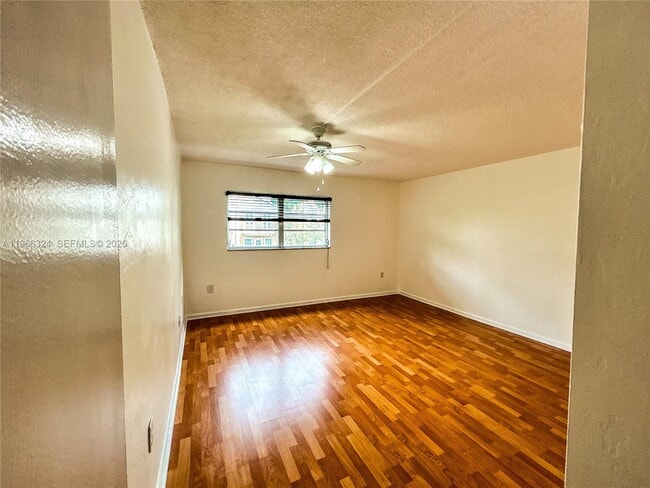 Building Photo - 3860 NE 170th St Unit 311