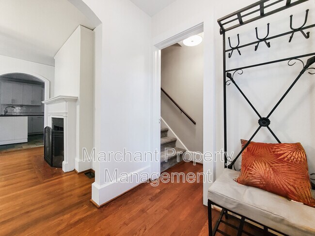 Photo - 111 W Hillcrest Dr