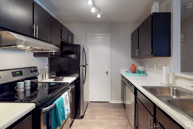 2BR, 2BA - 900 SF - Plantation Flats Apartments