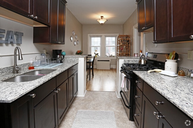 Kitchen 2B Floorplan B - Isles East