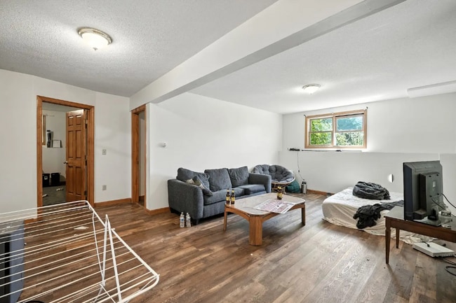 Photo - 39 Valley Ln