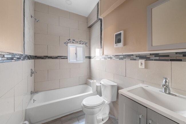 Photo - 134 Van Horne St Unit 2L