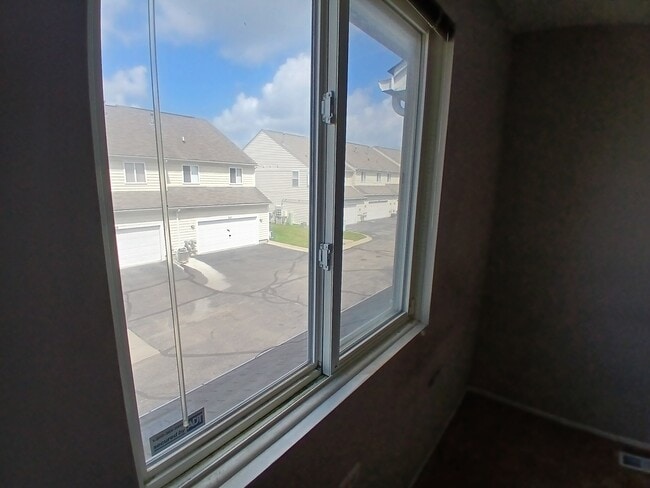 257 Stonegate W Unidad 1st Room for Rent