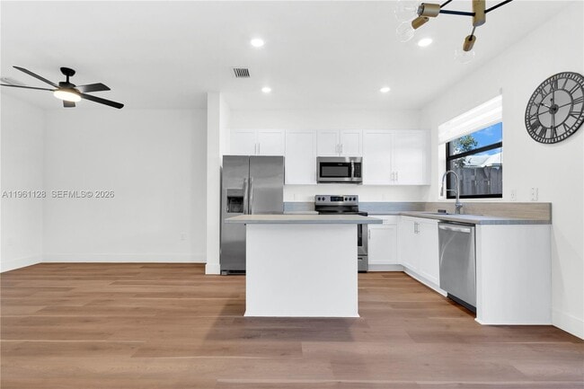 Photo - 859 NE 211th St