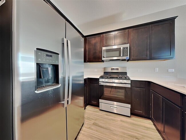 Photo - 108 Mica Trl