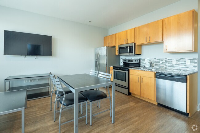3BR, 1BA - 759SF - Kitchen/Dining Room