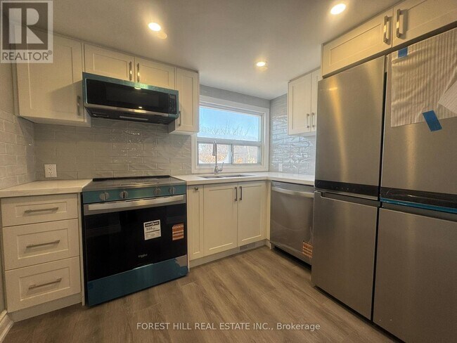 Photo - 32 Earlscourt Ave