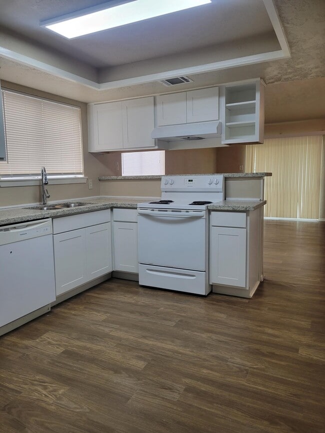 Photo - 9915 Towne Brook Ln