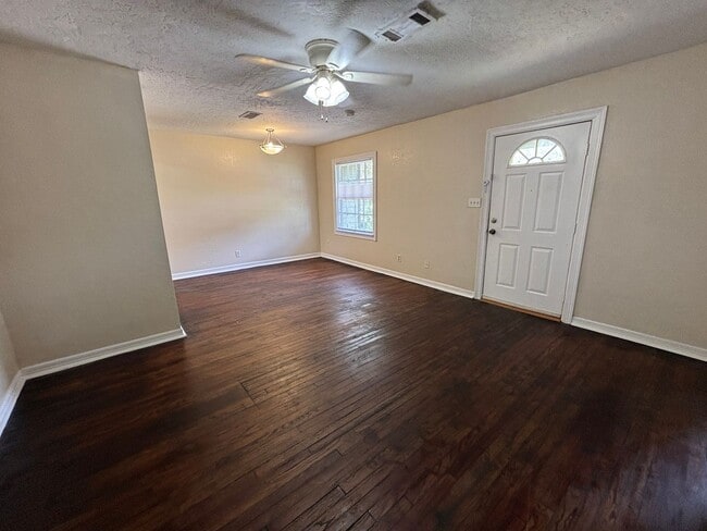 Photo - Lovely 4 Bedroom 1 Bath Home!