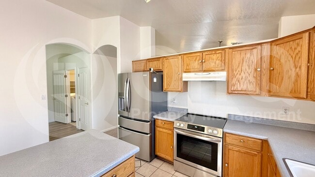 Photo - 417 E Cantebria Dr