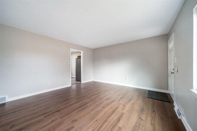 Photo - North Elmira Street