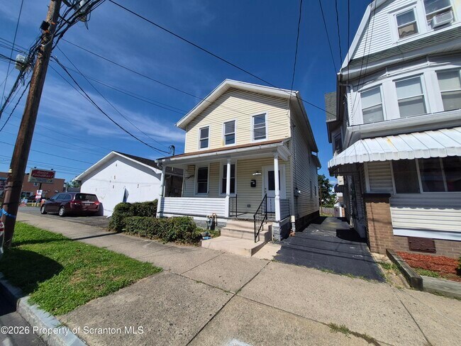 556 N Main St