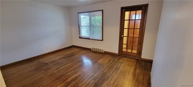 Photo - 3563 Sherwood Ave