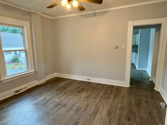 Photo - 111 Kneen St