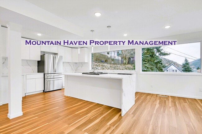 Building Photo - 325 14th Ave