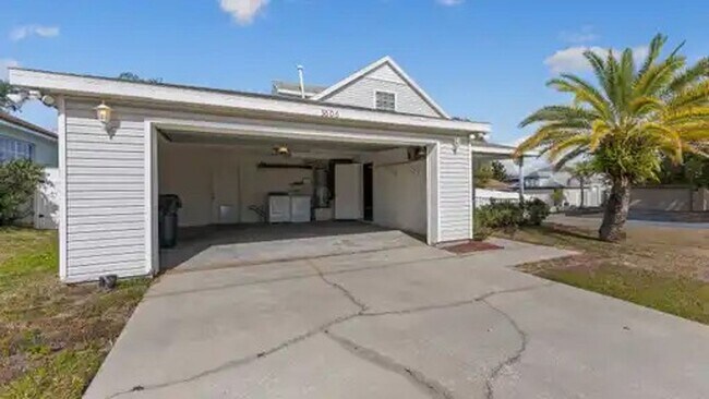 Photo - Davenport 3 Bedroom 2 Bathroom Corner Lot!!!