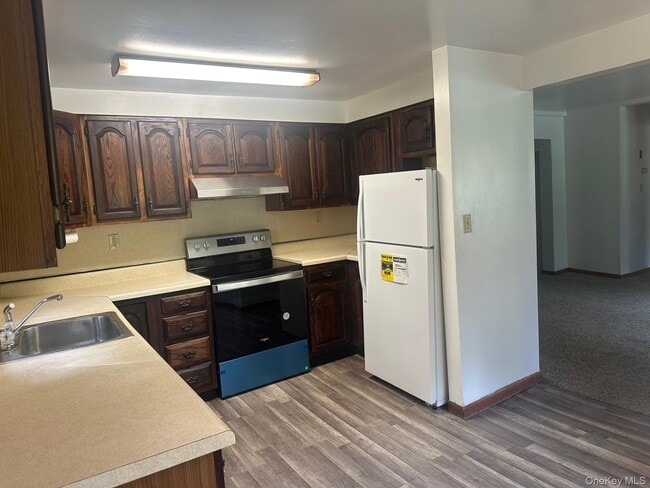 Photo - 706 Beekman Rd