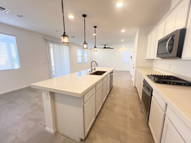 Photo - 3 bedroom, 2.5 bathroom home located in Skye Canyon!