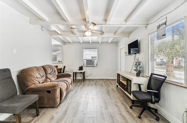 Photo - 1414 17th St W