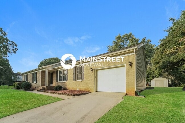 Photo - 3 Bedroom Pet-Friendly Home in Gastonia, NC with Main Street Renewal