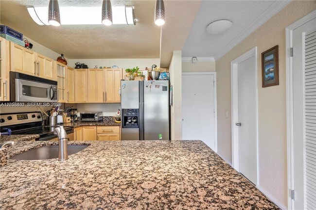 2640 NE 135th St Unit 406