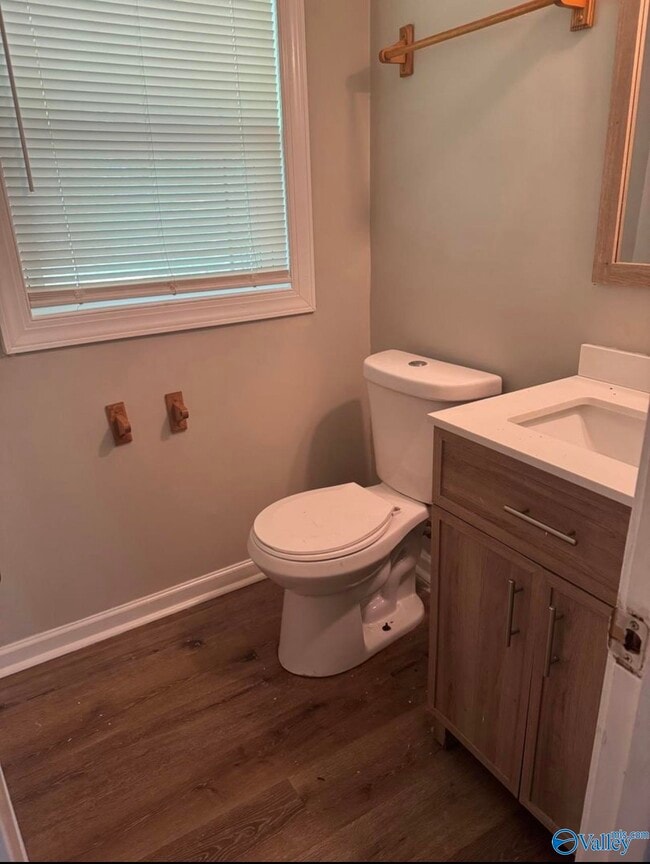 Photo - 905 Fairway Dr NW