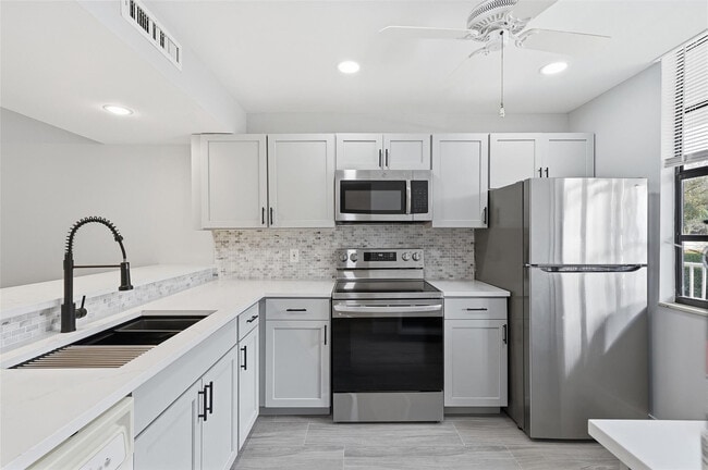 Building Photo - 1717 Whitehall Dr Unit 205