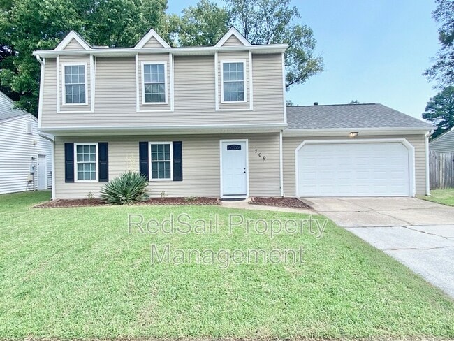 Building Photo - 709 Chatsworth Dr