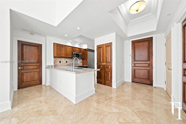 60 Edgewater Dr Unit East