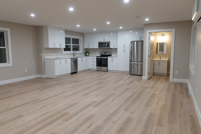 Building Photo - 3 Charlton Ave