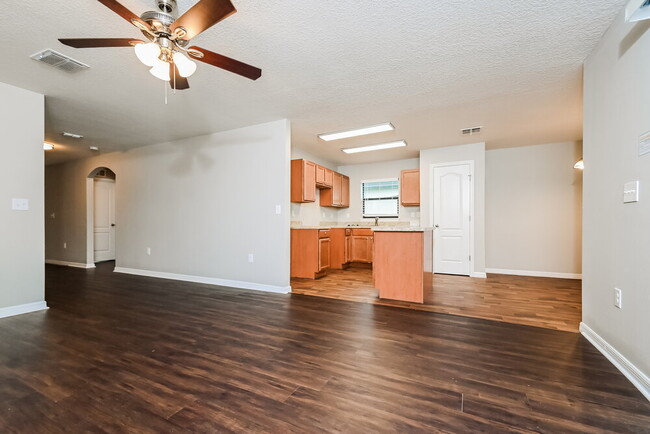 Photo - 720 Chatham Walk Dr