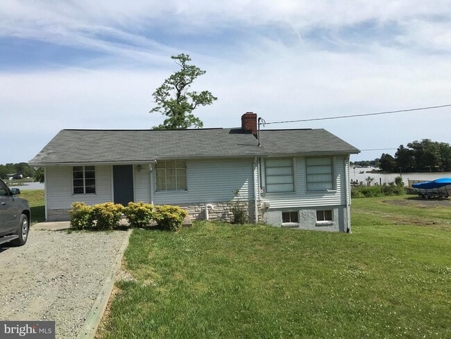 Photo - 660 Shore Dr